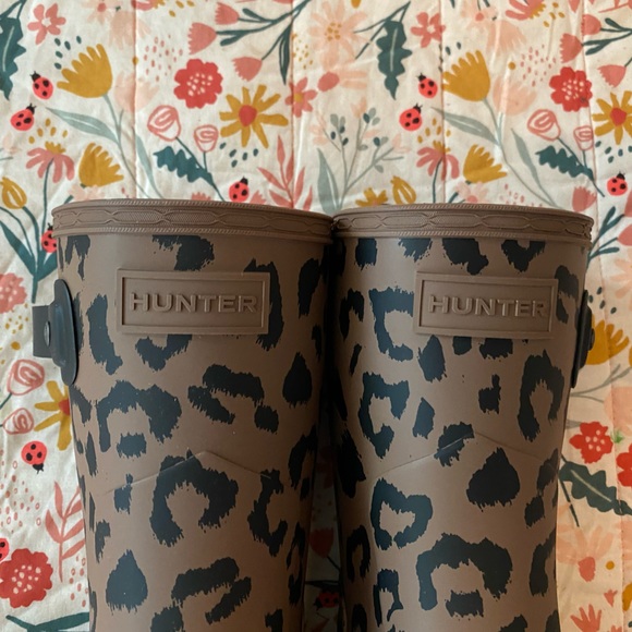 🍁NEW🍁 Hunter Original Refined Short Cheetah Print Rain Boots - Picture 2 of 11